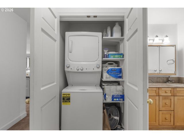 20050 SNOWDROP Ct 1, West Linn, OR 97068