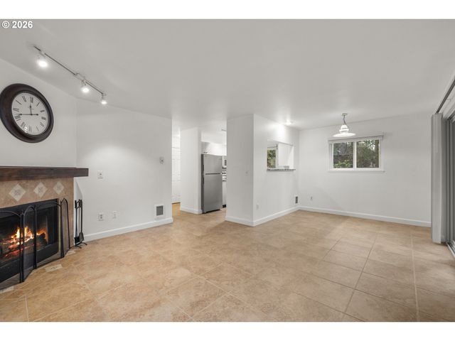 20050 SNOWDROP Ct 1, West Linn, OR 97068