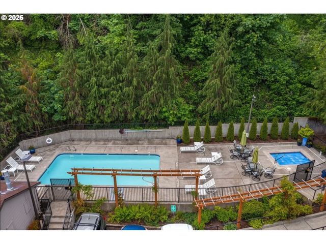 20050 SNOWDROP Ct 1, West Linn, OR 97068