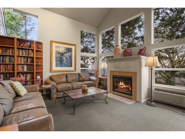 20050 SNOWDROP Ct 1, West Linn, OR 97068