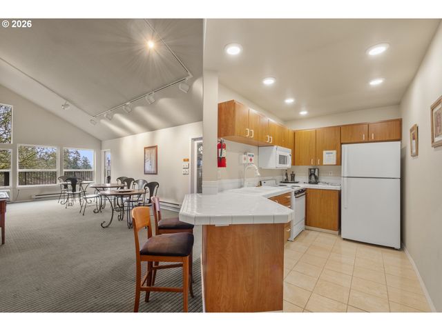 20050 SNOWDROP Ct 1, West Linn, OR 97068