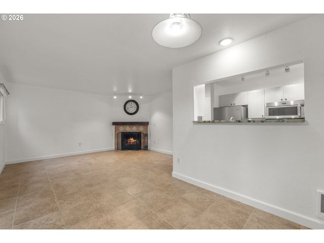 20050 SNOWDROP Ct 1, West Linn, OR 97068