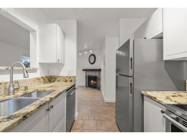 20050 SNOWDROP Ct 1, West Linn, OR 97068