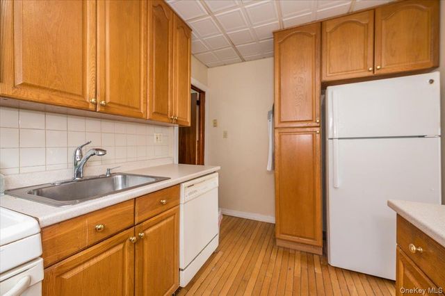 2882 Miles Avenue, Bronx, NY 10465