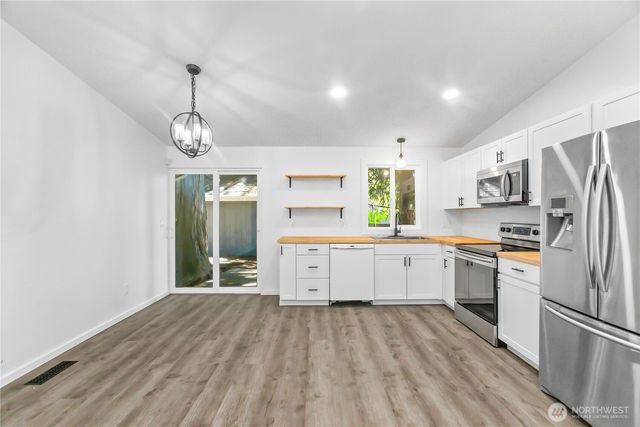 7008 Parkdale Drive NW, Bremerton, WA 98311