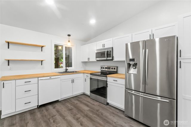 7008 Parkdale Drive NW, Bremerton, WA 98311