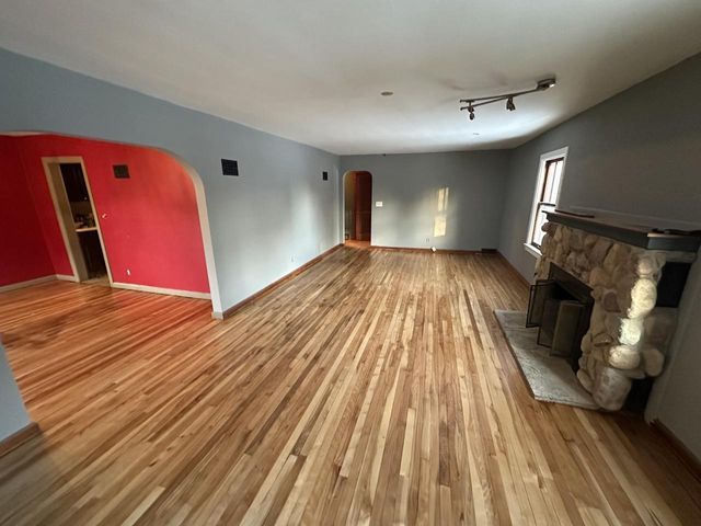 17624 W West View LANE, New Berlin, WI 53151