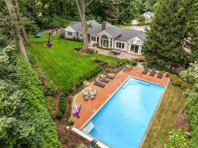 40 Dogwood Lane, Sands Point, NY 11050