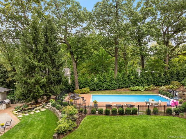 40 Dogwood Lane, Sands Point, NY 11050