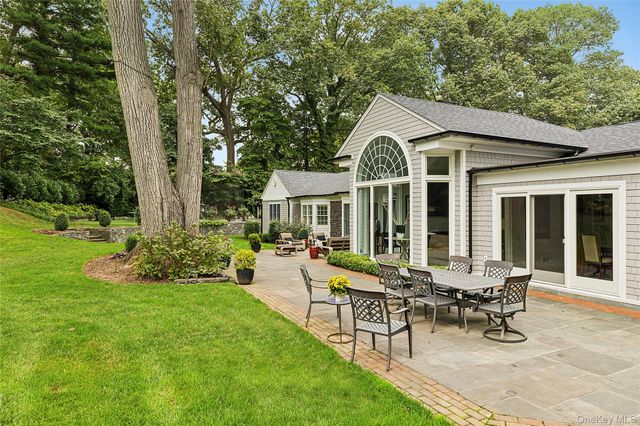 40 Dogwood Lane, Sands Point, NY 11050