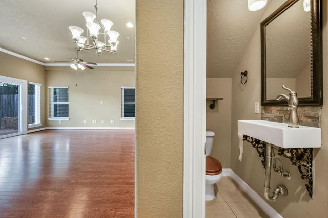 1162 Hempstead Villa Lane, Houston, TX 77008