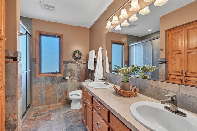 1625 E Tiara Pines, Derby, KS 67037