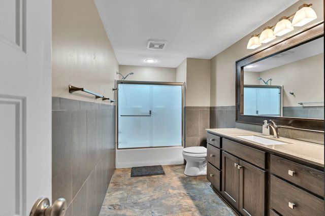 1625 E Tiara Pines, Derby, KS 67037