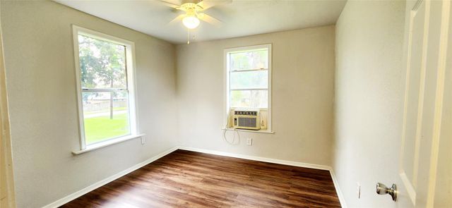 136 W Marion Street, Clute, TX 77531