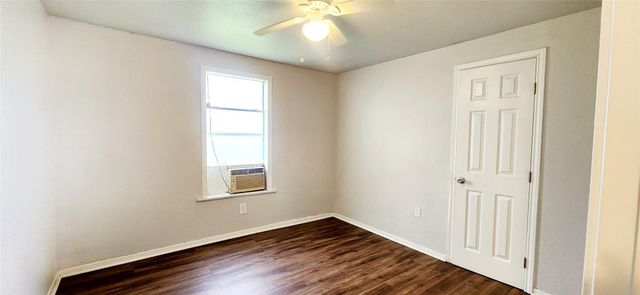 136 W Marion Street, Clute, TX 77531