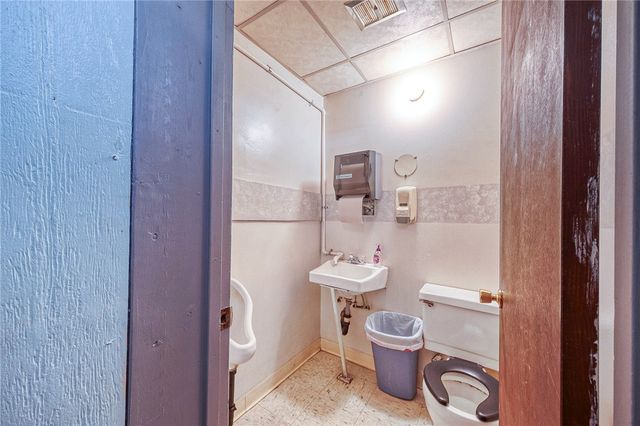 936 Broadway, Pitcairn, PA 15140