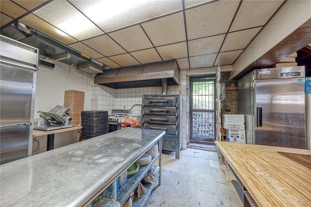 936 Broadway, Pitcairn, PA 15140