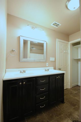 5999 Walnut Hill, Flint, TX 75762