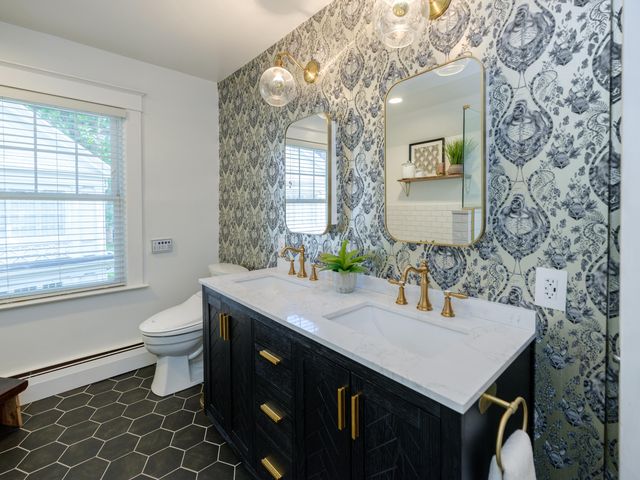 2318 Glenwood Drive, Kalamazoo City, MI 49008