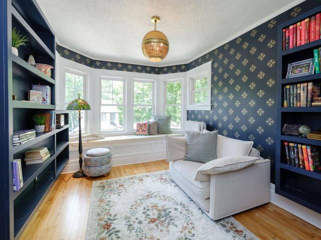 2318 Glenwood Drive, Kalamazoo City, MI 49008