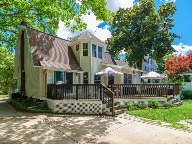 2318 Glenwood Drive, Kalamazoo City, MI 49008