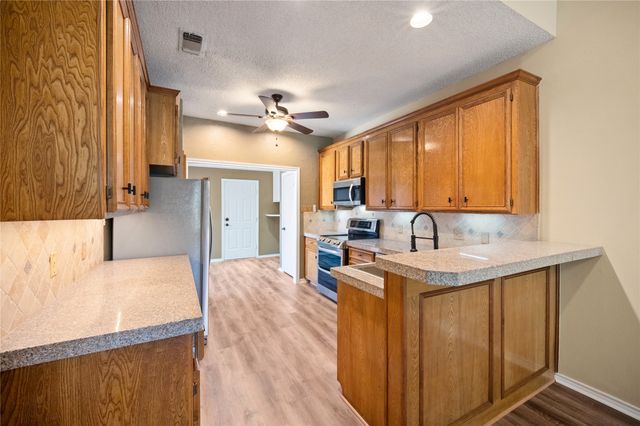 2621 Cummings Drive, Bedford, TX 76021