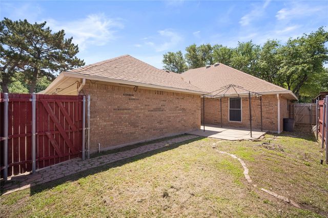2621 Cummings Drive, Bedford, TX 76021