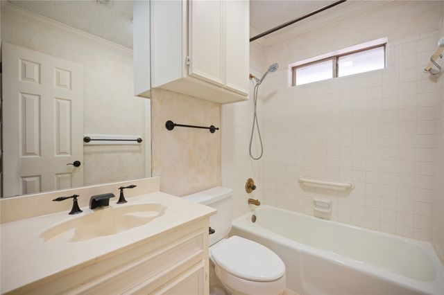 2621 Cummings Drive, Bedford, TX 76021