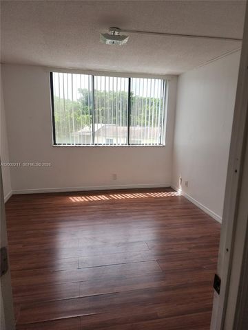 4222 Inverrary Blvd 4215, Lauderhill, FL 33319