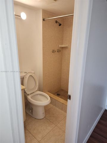 4222 Inverrary Blvd 4215, Lauderhill, FL 33319