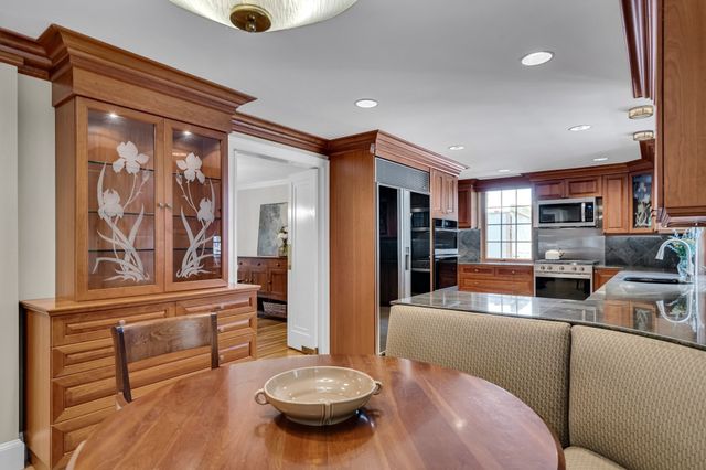 72 Beverly Rd, Brookline, MA 02467