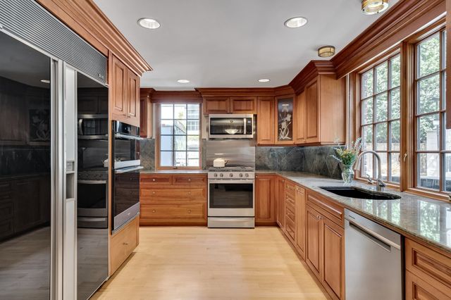 72 Beverly Rd, Brookline, MA 02467