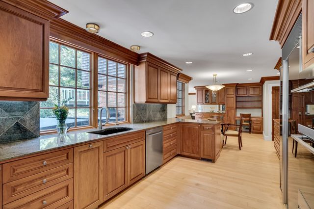 72 Beverly Rd, Brookline, MA 02467