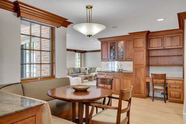 72 Beverly Rd, Brookline, MA 02467