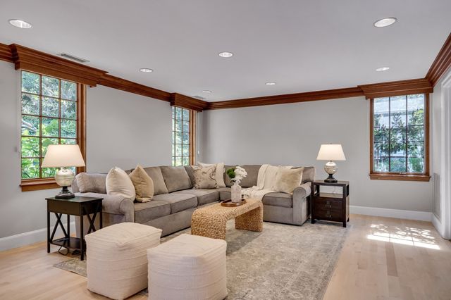 72 Beverly Rd, Brookline, MA 02467