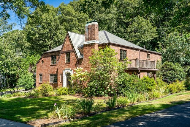 72 Beverly Rd, Brookline, MA 02467