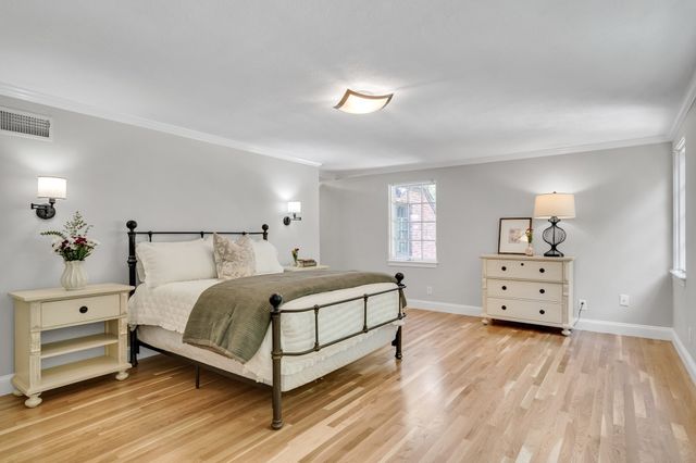 72 Beverly Rd, Brookline, MA 02467