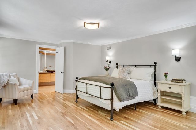 72 Beverly Rd, Brookline, MA 02467
