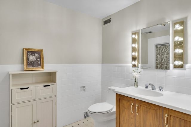 72 Beverly Rd, Brookline, MA 02467