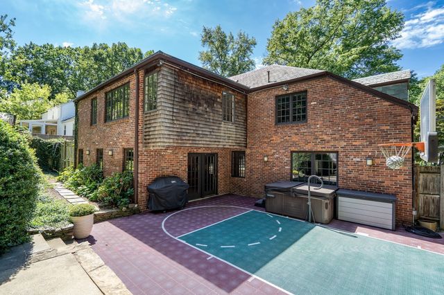 72 Beverly Rd, Brookline, MA 02467