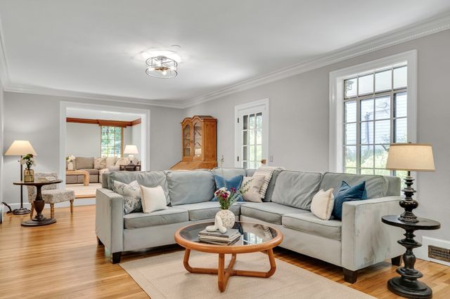 72 Beverly Rd, Brookline, MA 02467