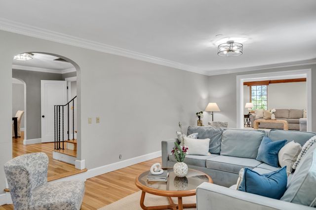 72 Beverly Rd, Brookline, MA 02467