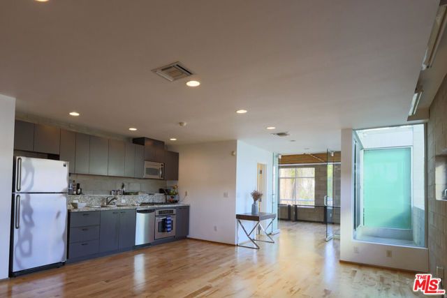 6615 Melrose Avenue 1, Los Angeles, CA 90038