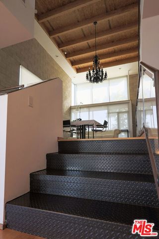 6615 Melrose Avenue 1, Los Angeles, CA 90038