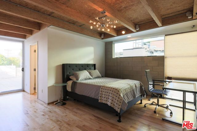 6615 Melrose Avenue 1, Los Angeles, CA 90038