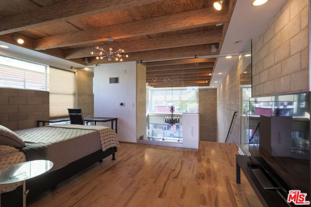 6615 Melrose Avenue 1, Los Angeles, CA 90038