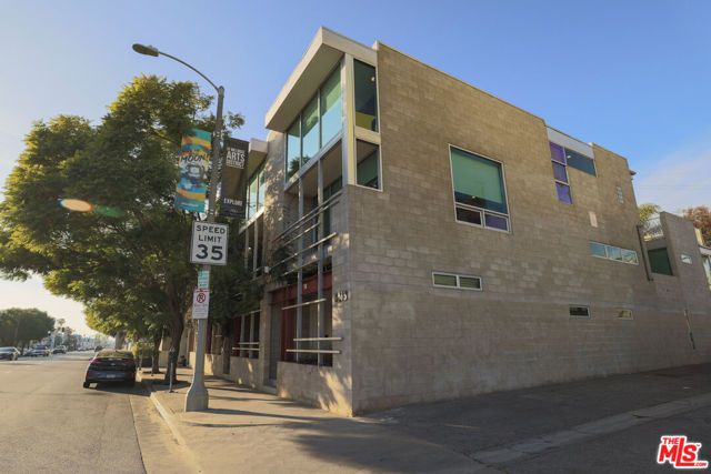 6615 Melrose Avenue 1, Los Angeles, CA 90038