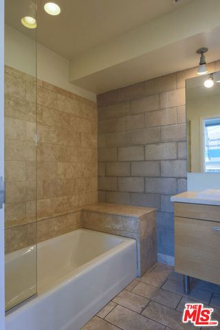6615 Melrose Avenue 1, Los Angeles, CA 90038