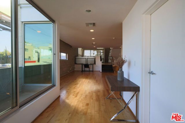 6615 Melrose Avenue 1, Los Angeles, CA 90038