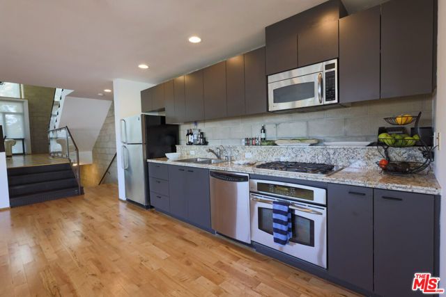 6615 Melrose Avenue 1, Los Angeles, CA 90038